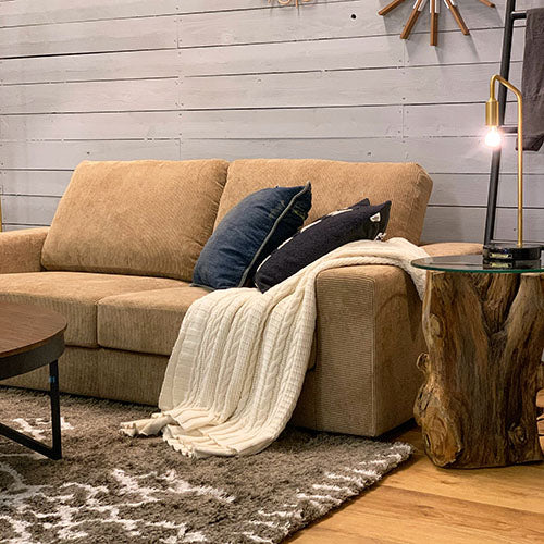 一人の時間も、家族の時間も。心地よいひとときを届ける
ソファ。 / BEACH FURNITURE / BAY SOFA 72 CORDUROY CAMEL