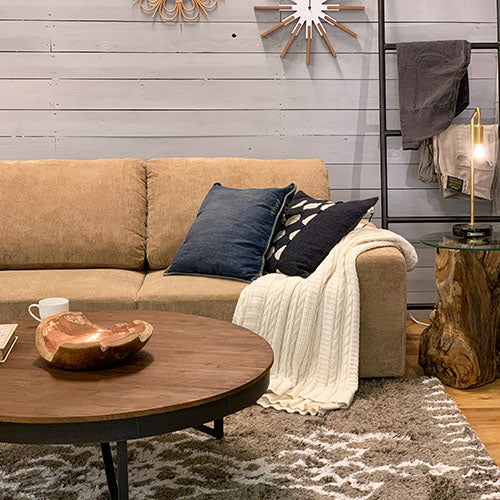 一人の時間も、家族の時間も。心地よいひとときを届ける
ソファ。 / BEACH FURNITURE / BAY SOFA 72 CORDUROY CAMEL