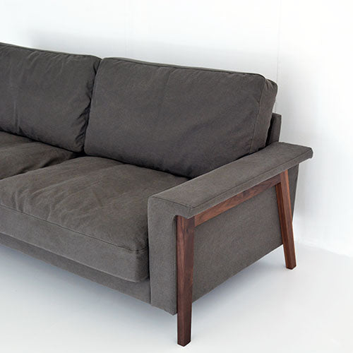 倉敷帆布×ウォールナット無垢材。SWITCH Cloud Sofa 3P