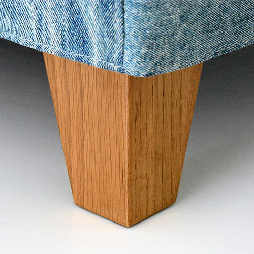 BAY SOFA 83 デニムブルー|脚 正面アップ(ホワイトオーク無垢・形の確認)