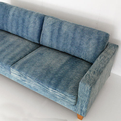 BAY SOFA 83 デニムブルー|斜め上から全体(座面の広さ)