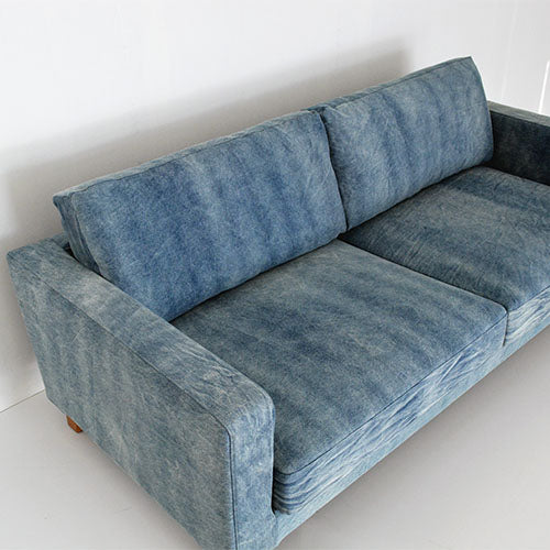 BAY SOFA 83 デニムブルー|斜め上から全体(奥行き・ロー感)