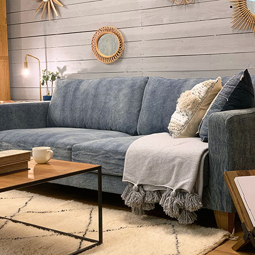 BAY SOFA 83 デニムブルー|ブランケットを掛けた暮らし(柔らかい雰囲気)