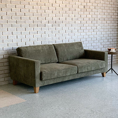BAY SOFA 83(コーデュロイ/カーキ)|使用イメージ(白レンガ壁/引き)|W200×D95×H75×SH40
