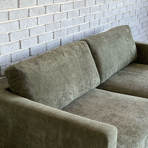 BAY SOFA 83(コーデュロイ/カーキ)|使用イメージ(斜め上から/奥行感)|W200×D95×H75×SH40