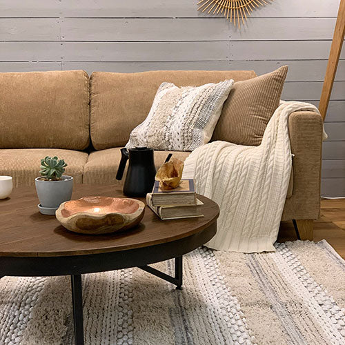 BAY SOFA 83(コーデュロイ/キャメル)|使用イメージ(スロー掛け・テーブルと小物)|W200×D95×H75×SH40