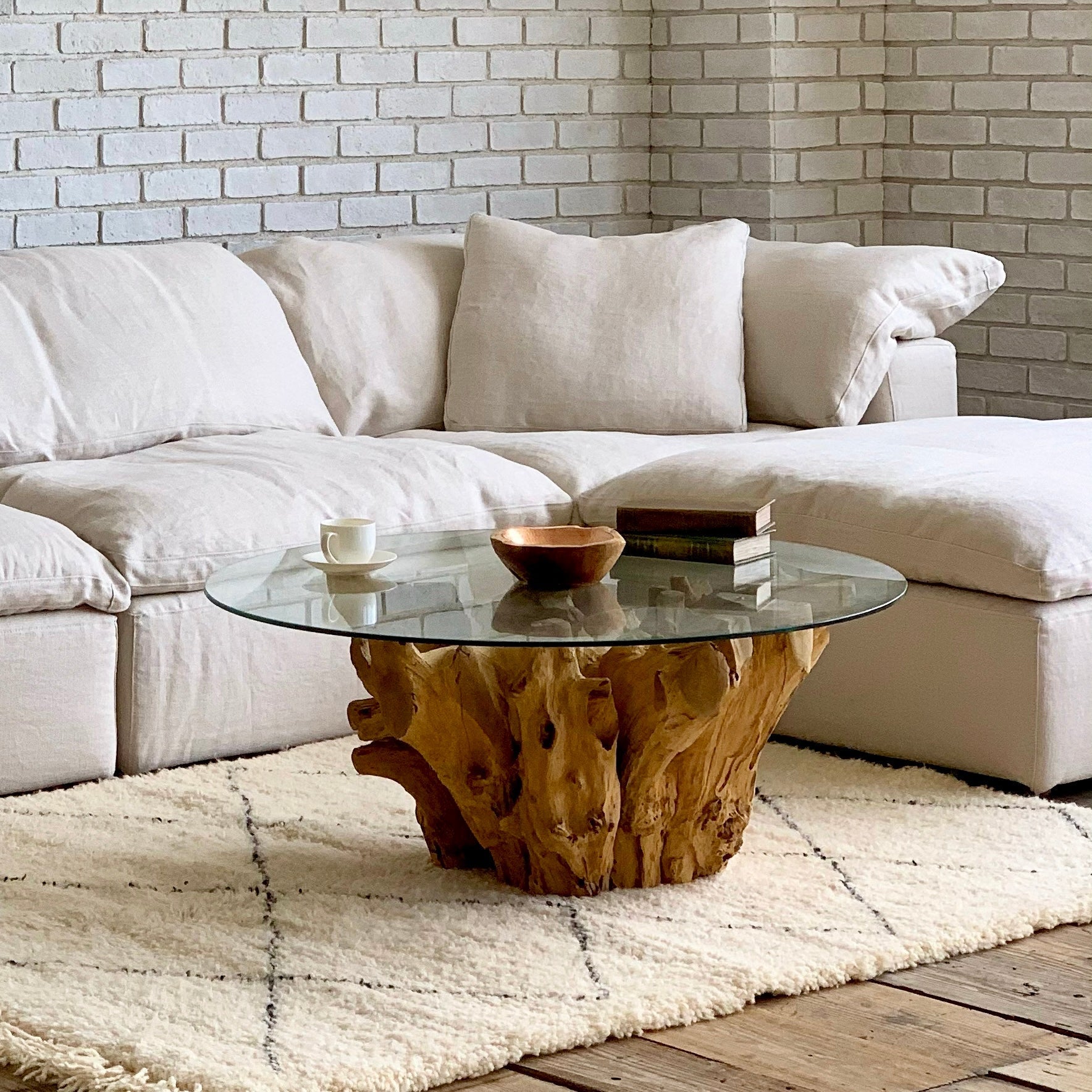 自然が彫った、たったひとつの家具｜TOOR COFFEE TABLE／dareels