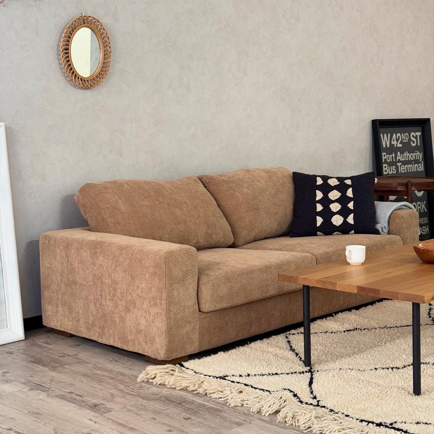 癖になる家具は、暮らしの空気を変える。 ― BAY SOFA 72（コーデュロイ／キャメル）