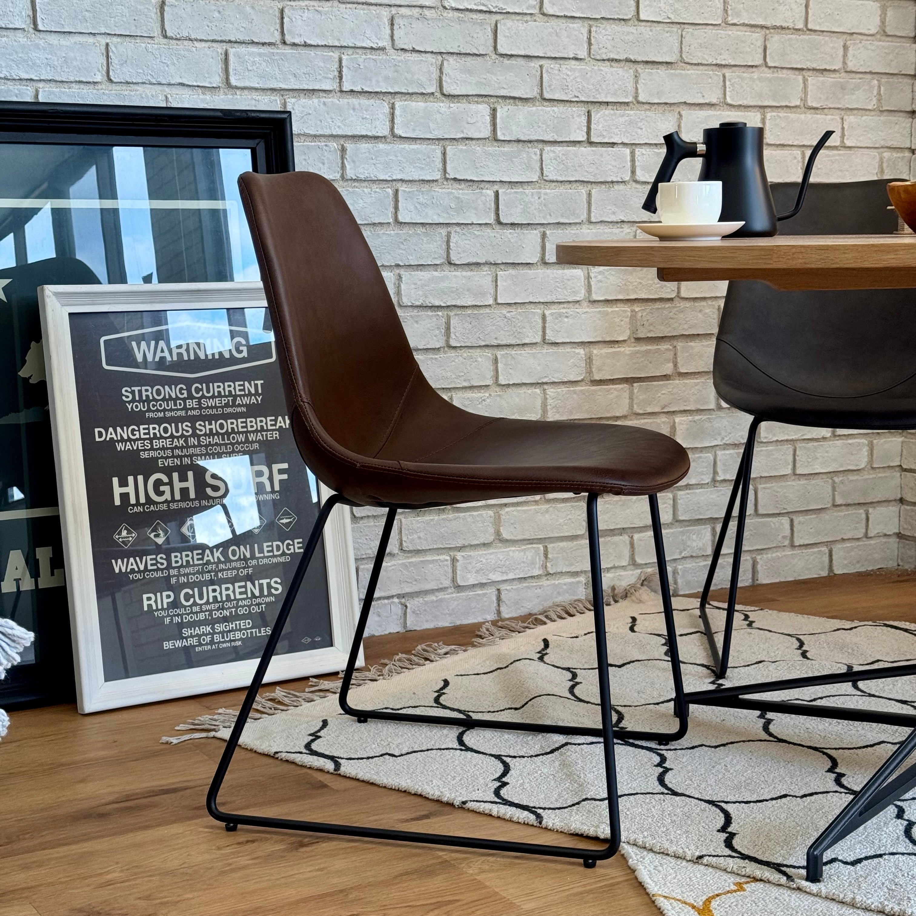 背中が落ち着く、静かな曲線。｜PUNISH CHAIR LBR／a.depeche