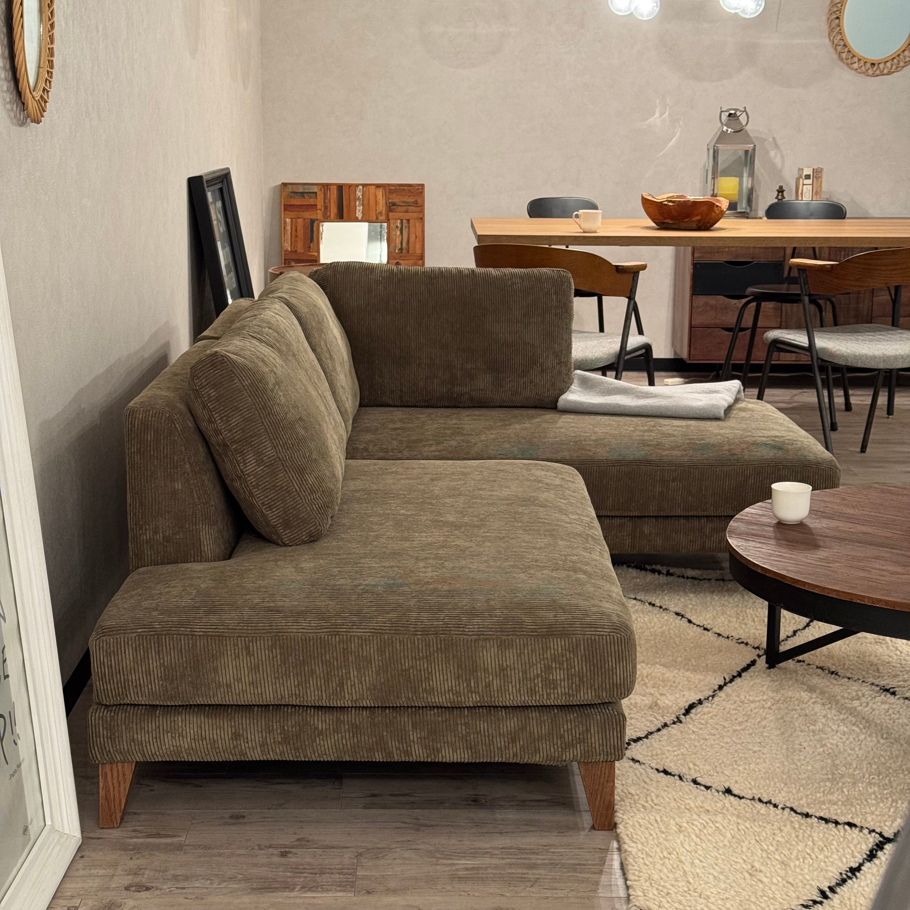ちょうどいい広さで、整う暮らしを。BAY SOFA 64R（カーキ）を詳しくご紹介