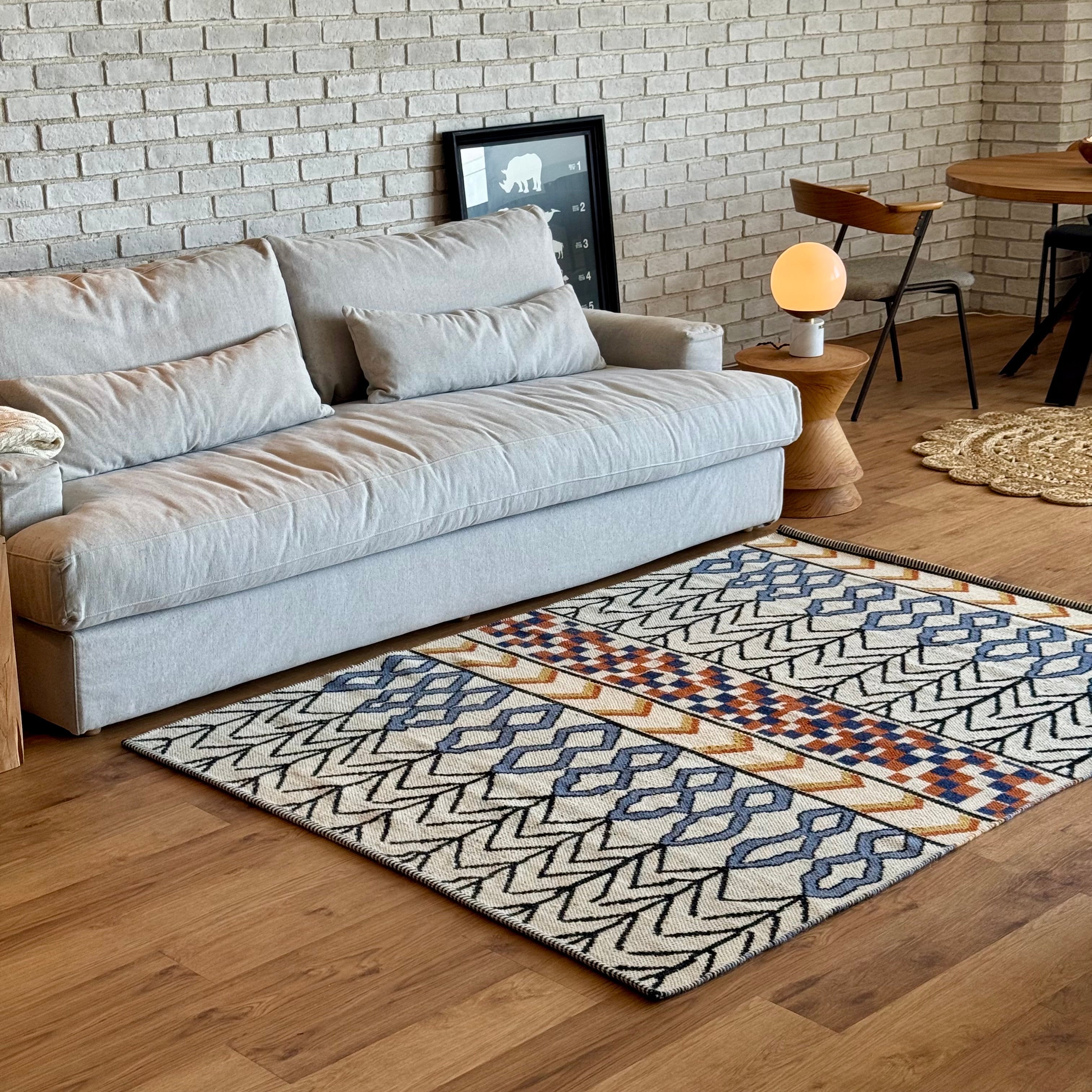 柄のリズムで空間が締まる｜PATTERN RUG 140×200／MARRON SELECTION