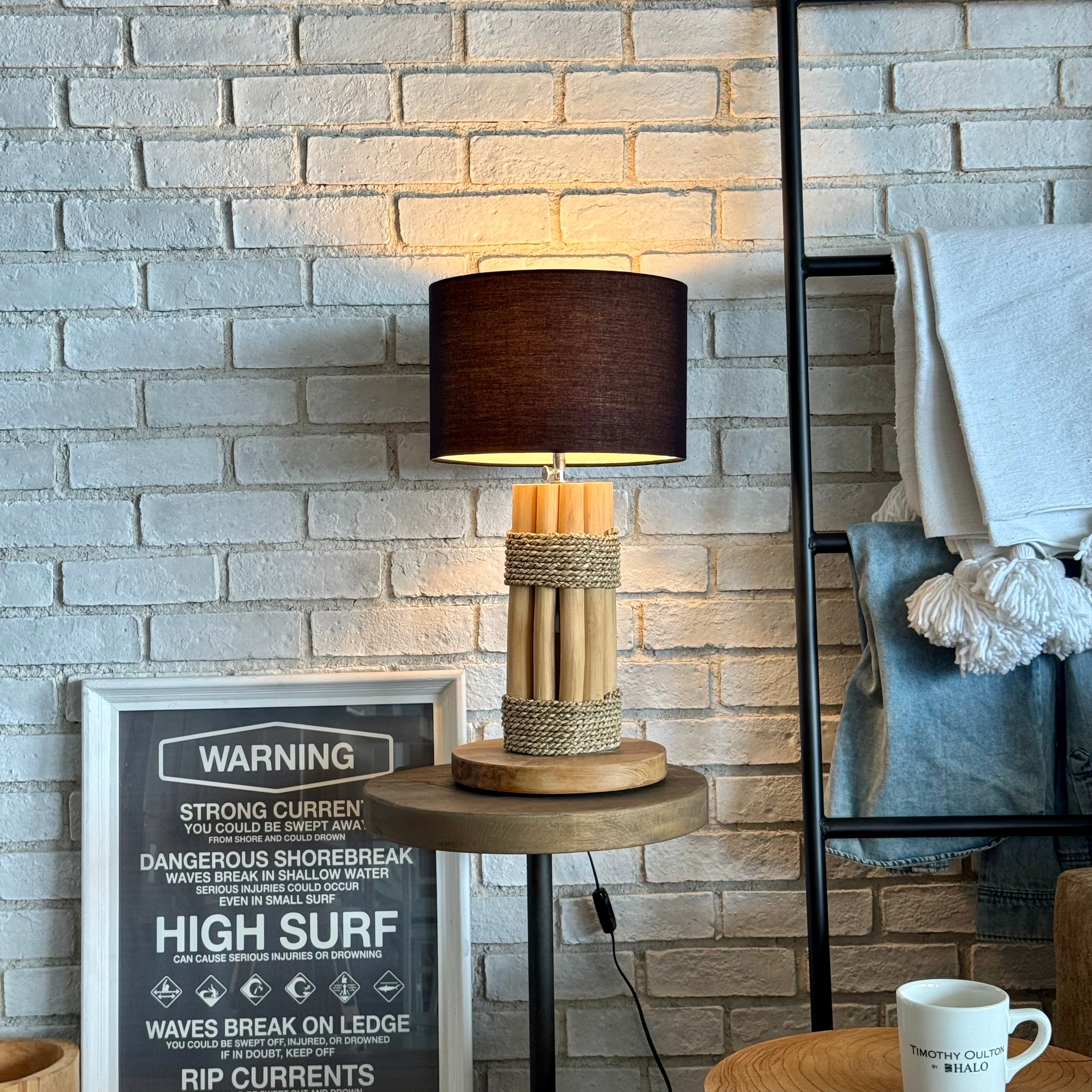壁にやさしい光の輪｜TRUNK TABLE LAMP／dareels
