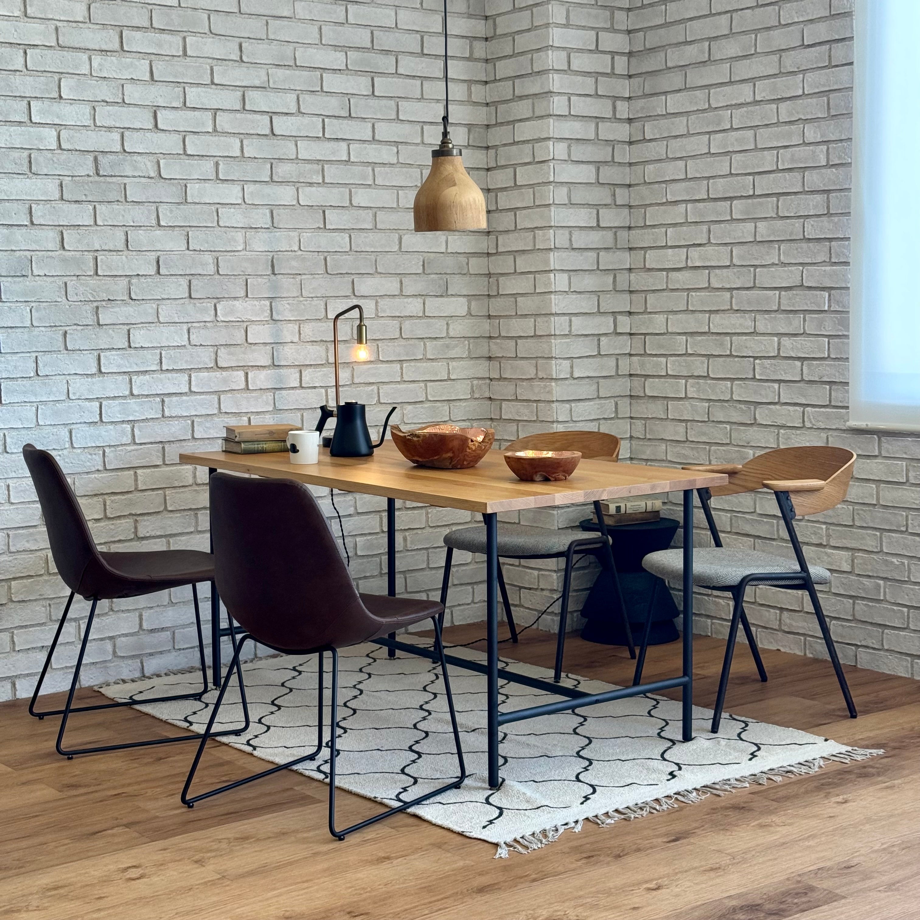 真ん中で整う一台｜BYRON DINING TABLE 1500／BEACH FURNITURE