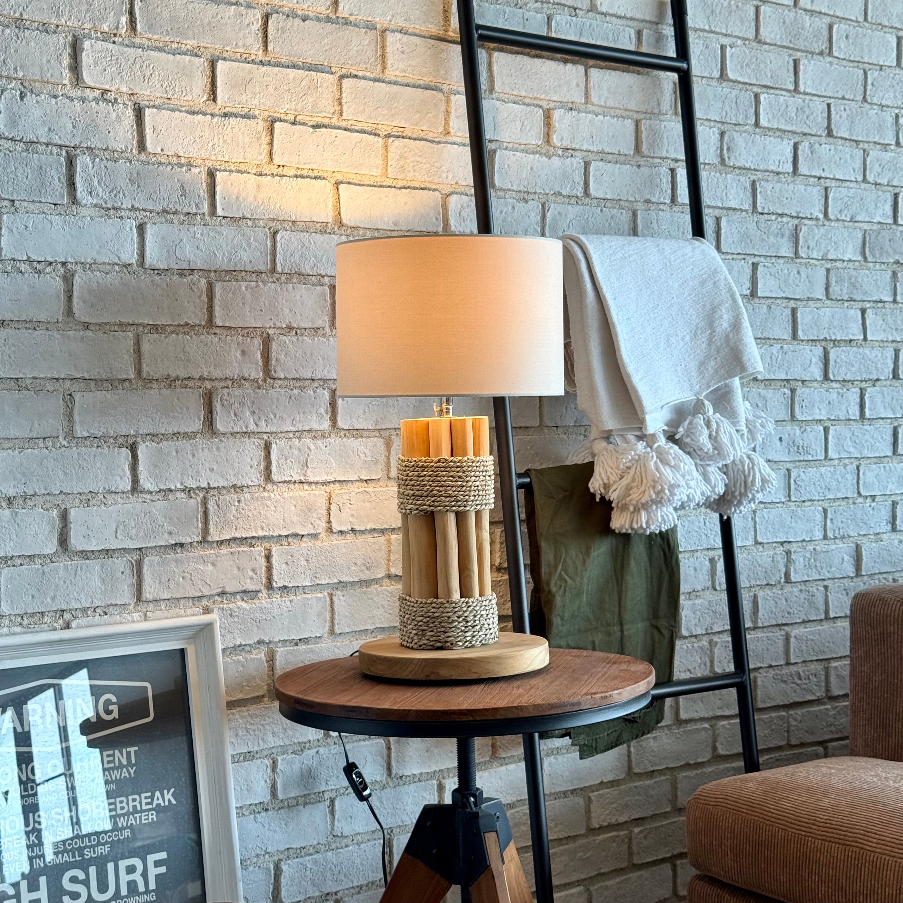 リゾートの余白を灯す一台｜TRUNK TABLE LAMP／dareels