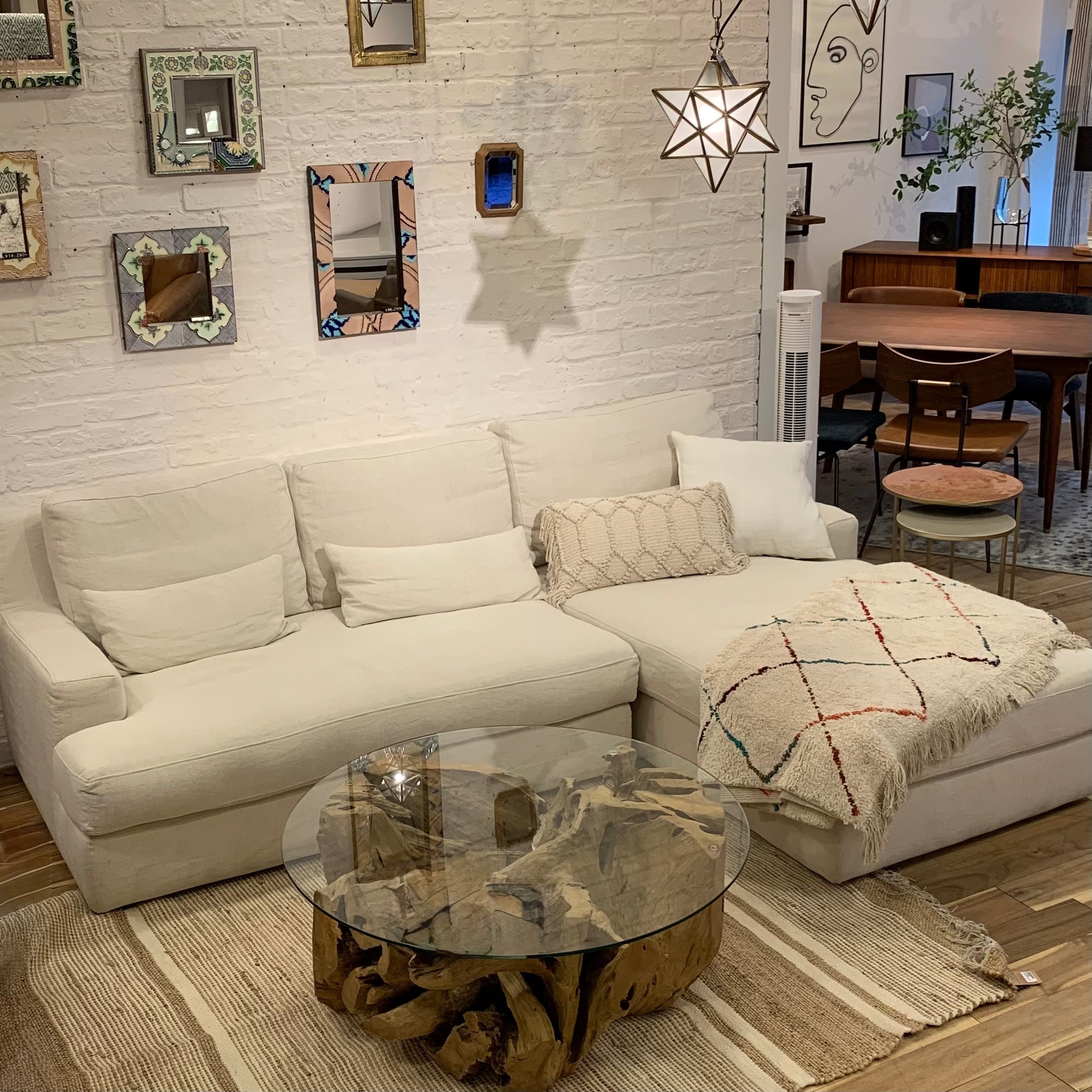 ページをめくる静かな余白｜PANAMA 3P SOFA／HALO