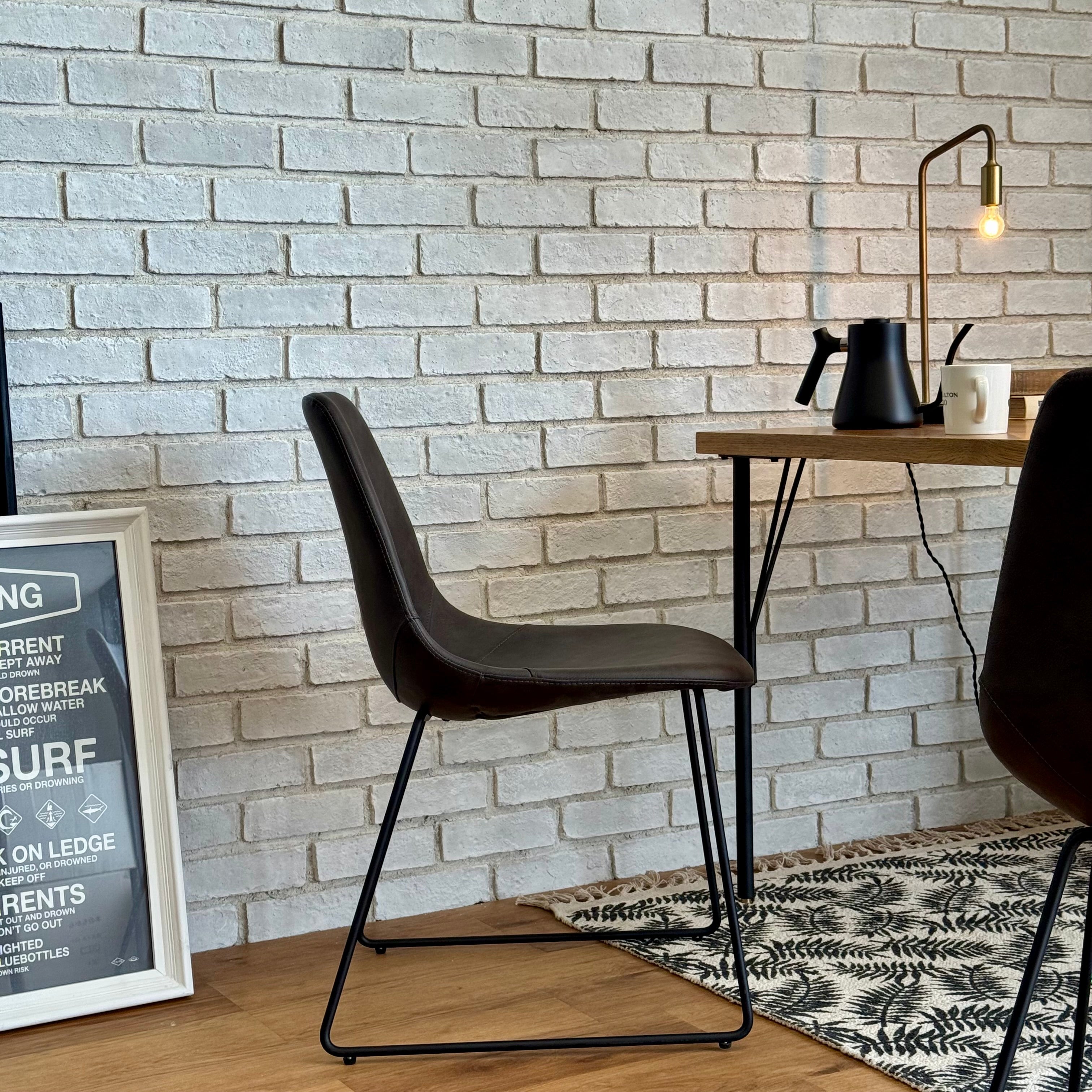 食卓のテンポを静かに整える｜PUNISH CHAIR／a.depeche