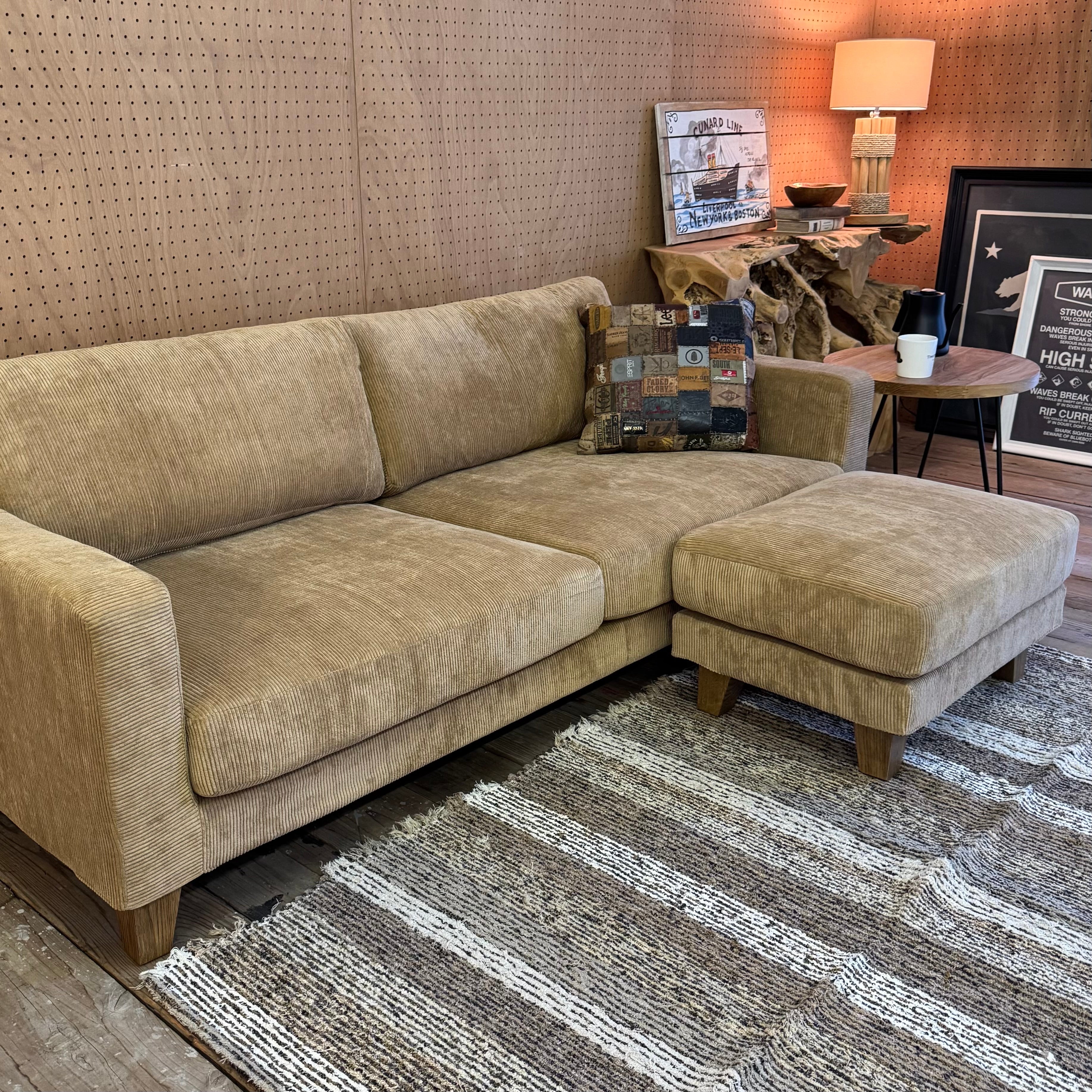 何もしない時間、が整えてくれる  ｜BAY SOFA 83（コーデュロイ／キャメル）／BEACH FURNITURE