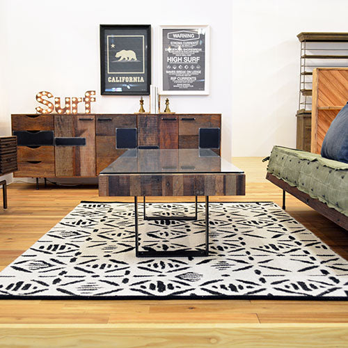自然と時間が創り出した造形美。bina GRAHAM COFFEE TABLE