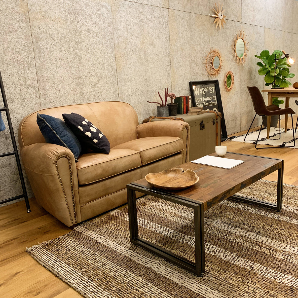 リビングに置いたFLEAMARKET 2P SOFA TINOSSI CAMELの設置イメージ