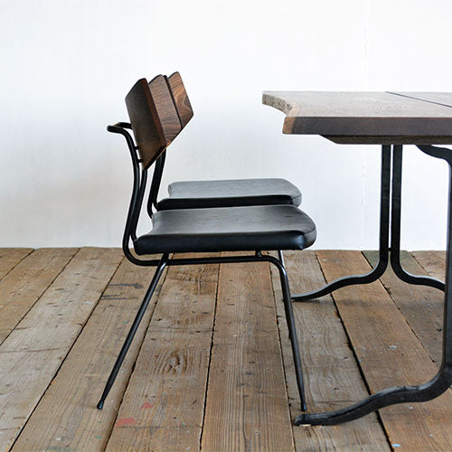 スカッと抜ける、この感じ。/ SQUARE ROOTS / SOLI CHAIR / SEARED OAK / BK LEATHER