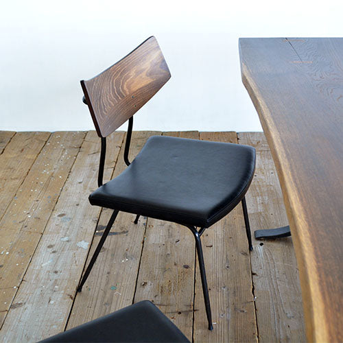 スカッと抜ける、この感じ。/ SQUARE ROOTS / SOLI CHAIR / SEARED OAK / BK LEATHER