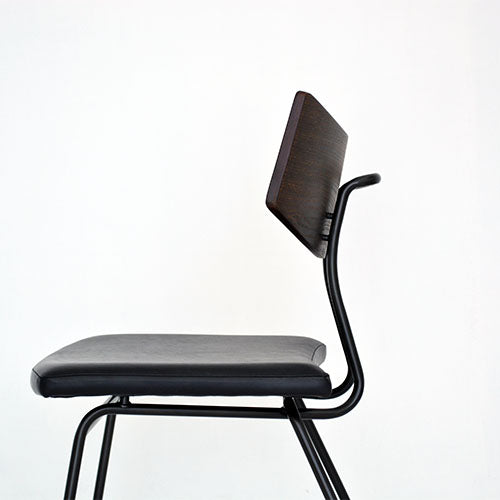 スカッと抜ける、この感じ。/ SQUARE ROOTS / SOLI CHAIR / SEARED OAK / BK LEATHER