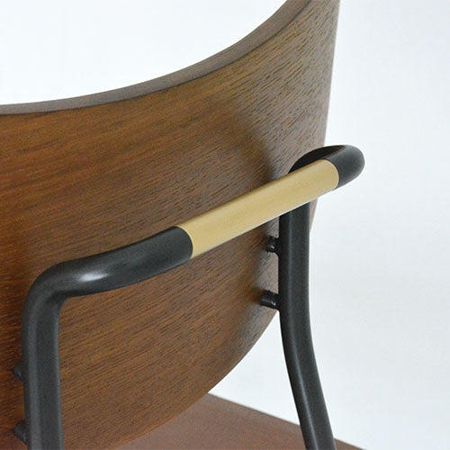 手から指から感じる曲線美。/ SQUARE ROOTS / SOLI CHAIR / SMOKED OAK / BR LEATHER