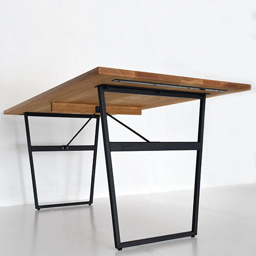 シャープな姿に心掴まれて。/ a.depech splem dining table 1600