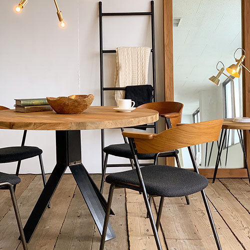 ビンテージな丸テーブル、ここにあります。 / dareels JATI CIRCLE 110 DINING TABLE