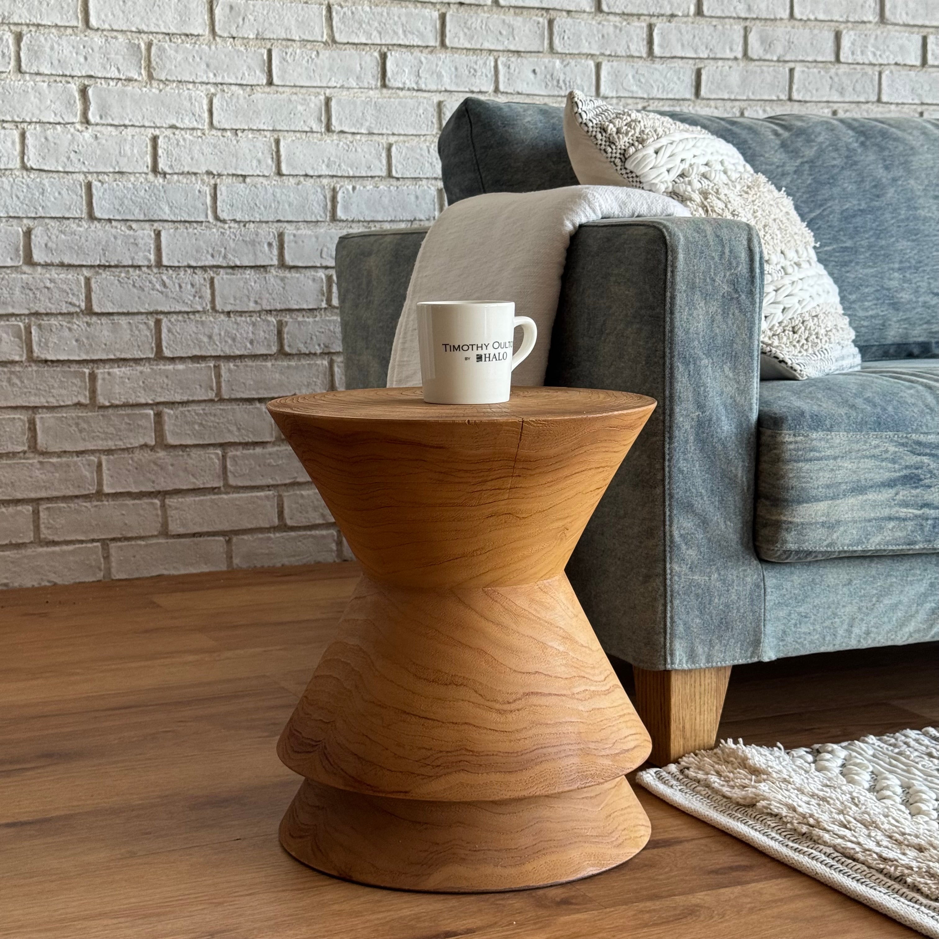 DIAVOLO STOOL NT／dareels｜サイドテーブル使用例｜空間が締まるシルエット（全体）