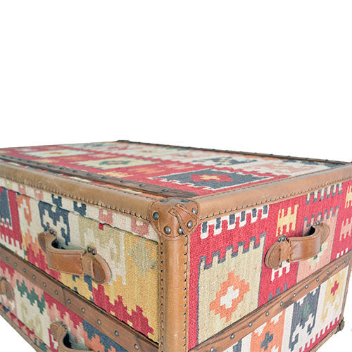 キリムをモダンに仕上げました。HALO STONYHURST S COFFEE TABLE KILIM