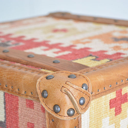 「旅」のある暮らし。HALO STONYHURST S LAMP TABLE KILIM