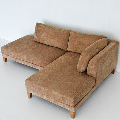 この広さが、ちょうど良い。/ BEACH FURNITURE / BAY SOFA 64(R) CORDUROY CAMEL